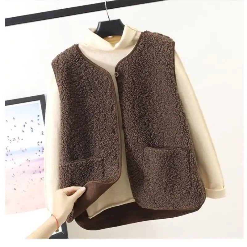 Chantal | Gilet pull sans manches à boutons pour femme - Image 3